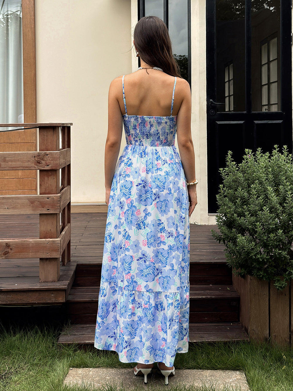 Backless Pocket Flared Floral Print Cami Dress#color_bluefloral