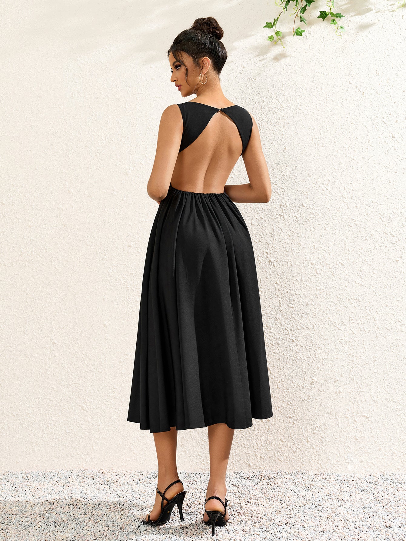 Crew Neck Backless Cut Out Ruched Solid Dress – Parthea Fashion