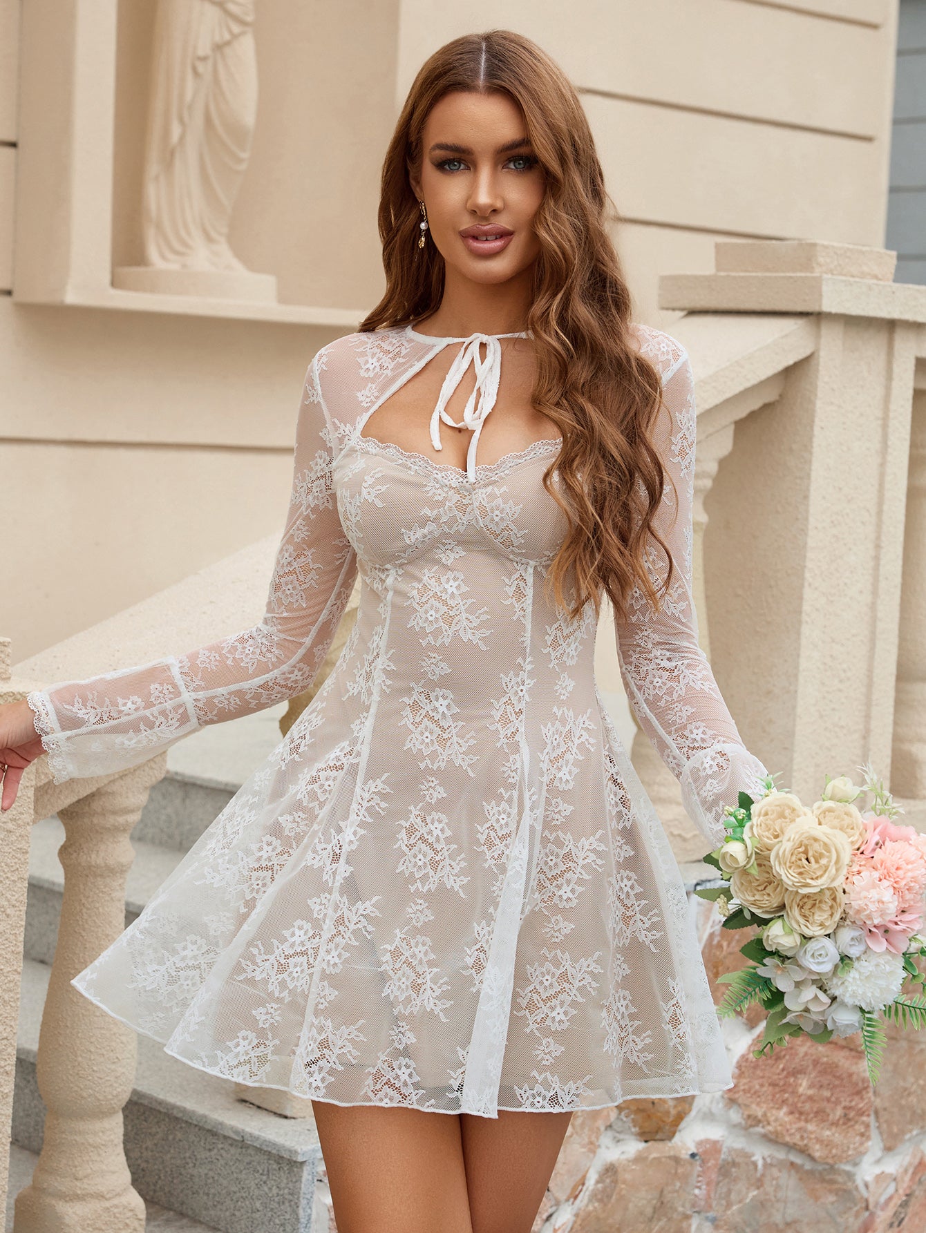 ハーリップトゥ　新品　完売商品Odette Lace Mini Dress ハーリップトゥ 新品 完売商品Odette Lace Mini Dress